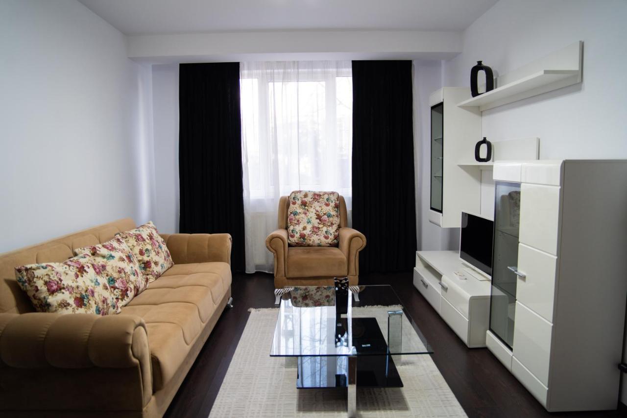 Ultracentral Golden Apartament 2 Suceava Buitenkant foto